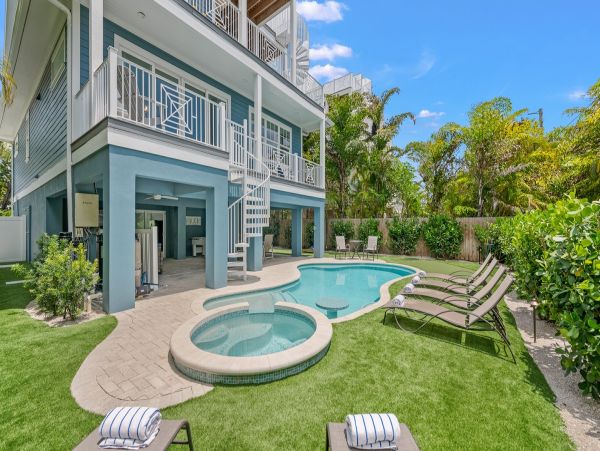 Anna Maria Island Vacation Pool Home Five Bedrooms Sleeps 10