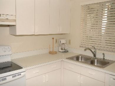 Well Equipped Kitchen Well Equipped Kitchen