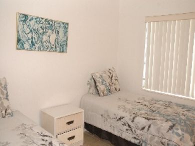 Guest Bedroom with Twin Beds Guest Bedroom with Twin Beds