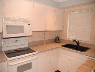Well Equipped Kitchen Well Equipped Kitchen