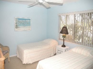 Holmes Beach Vacation Rental 2 Bedrooms on the Beach