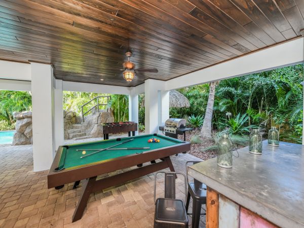 Eight Bedroom Deluxe Anna Maria Rental with Private Pool