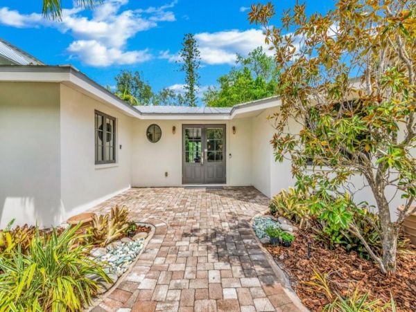 Anna Maria Island Vacation Rental – Canal Front Beach Retreat