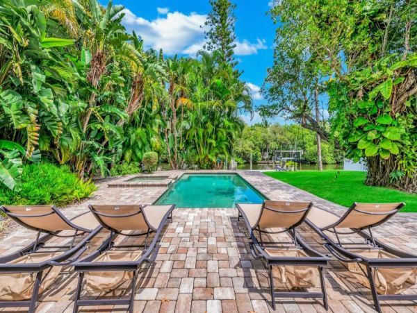 Anna Maria Island Vacation Rental – Canal Front Beach Retreat