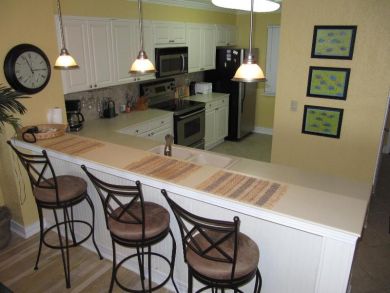 Well Equipped Kitchen with Breakfast Bar