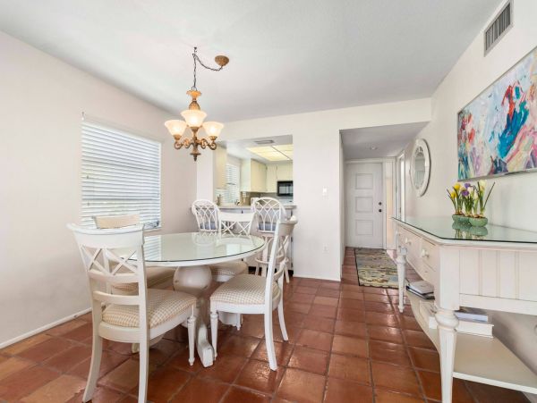 Longboat Key Vacation Condo Sleeps 4 Guests Full Gulf View