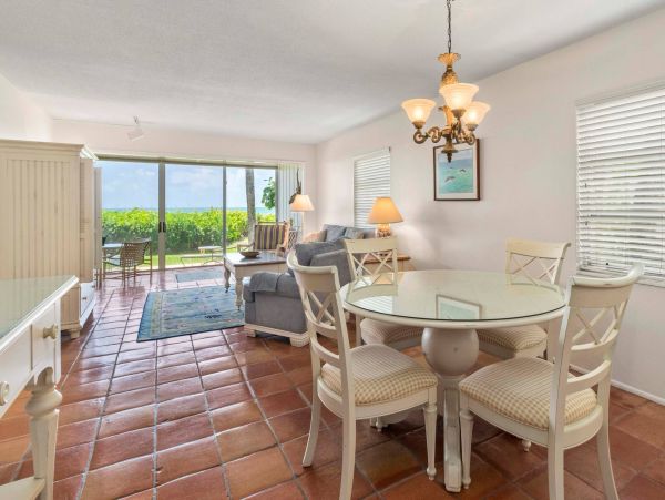 Longboat Key Vacation Condo Sleeps 4 Guests Full Gulf View
