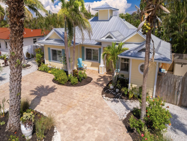 Anna Maria Island Vacation Pool Home Short Walk to Beach 4/5 Bedrooms