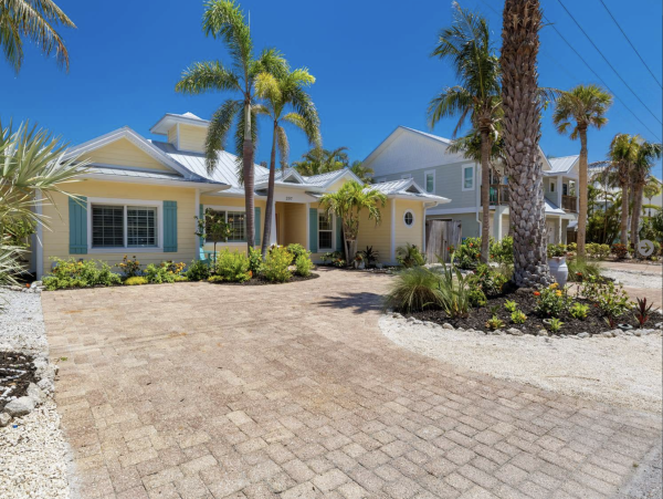 Anna Maria Island Vacation Pool Home Short Walk to Beach 4/5 Bedrooms