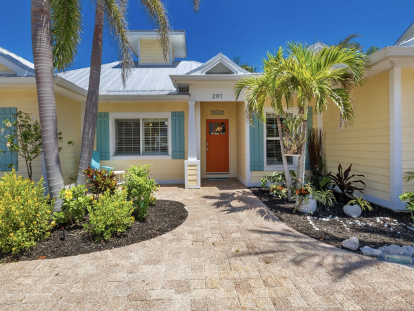 Anna Maria Island Vacation Pool Home Short Walk to Beach 4/5 Bedrooms