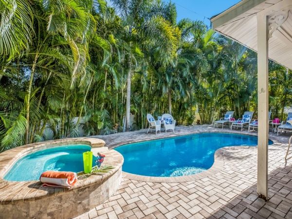 Holmes Beach Vacation Cottage with Pool - One Block to Beach