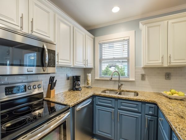 Holmes Beach Vacation Cottage with Pool - One Block to Beach
