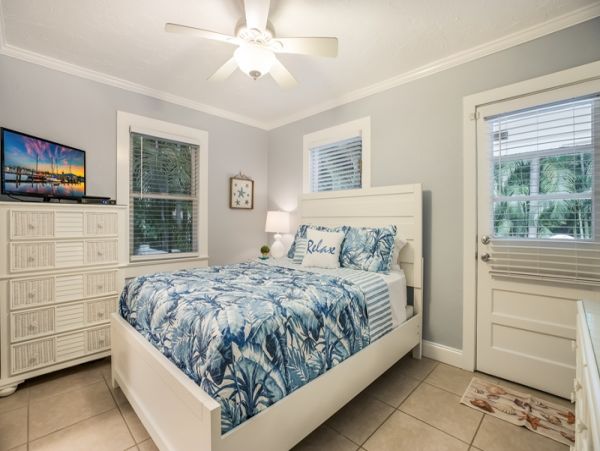 Holmes Beach Vacation Cottage with Pool - One Block to Beach
