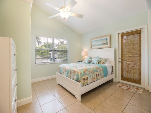 Holmes Beach Vacation Cottage with Pool - One Block to Beach