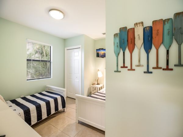 Holmes Beach Vacation Cottage with Pool - One Block to Beach