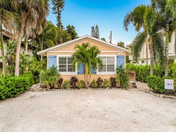 Holmes Beach Vacation Cottage with Pool - One Block to Beach