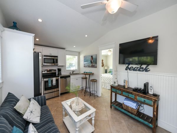 Three Bedroom Holmes Beach Vacation Pool Home 1 Min To Beach