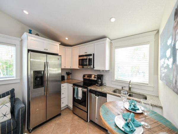 Three Bedroom Holmes Beach Vacation Pool Home 1 Min To Beach