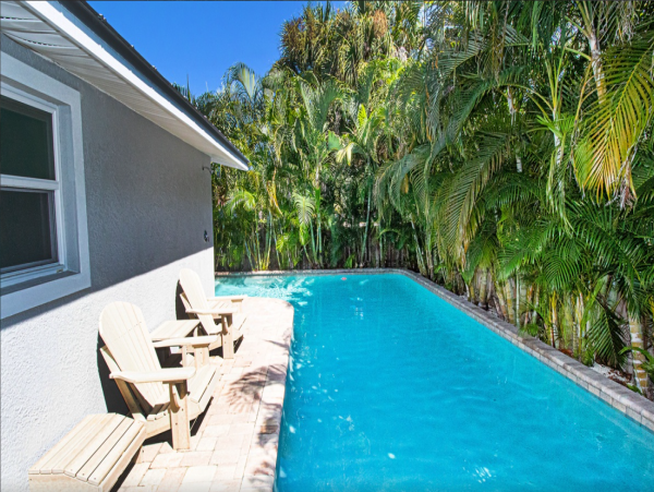 Vacation Home Close to Beach with Private Pool