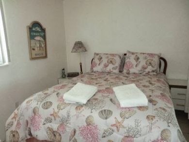 Bedroom with Queen & Twin Beds