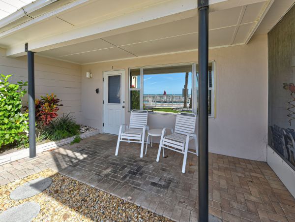 One Bedroom Beachfront Vacation Condo in Venice