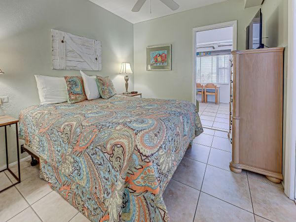 One Bedroom Beachfront Vacation Condo in Venice