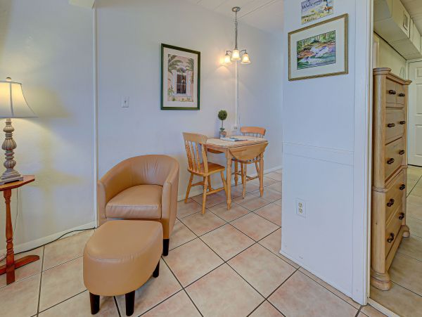 One Bedroom Beachfront Vacation Condo in Venice