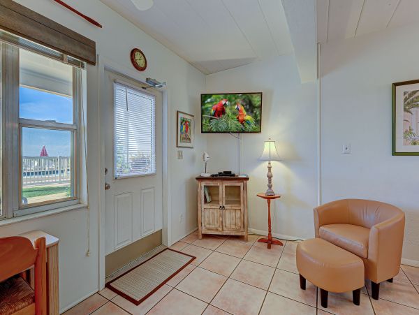 One Bedroom Beachfront Vacation Condo in Venice