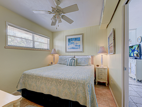 Charming Venice Condo with Gulf Views & Heated Pool