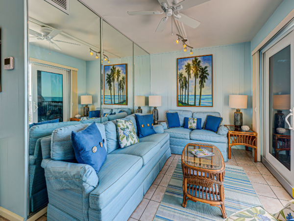Charming Venice Condo with Gulf Views & Heated Pool