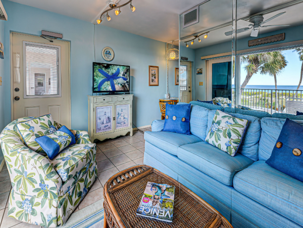 Charming Venice Condo with Gulf Views & Heated Pool