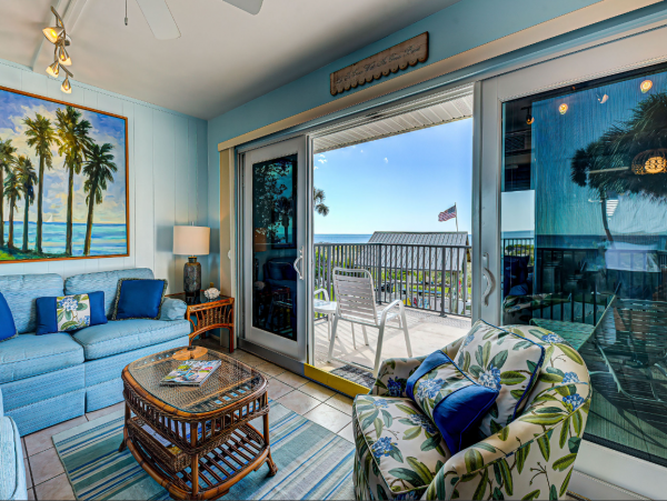 Charming Venice Condo with Gulf Views & Heated Pool