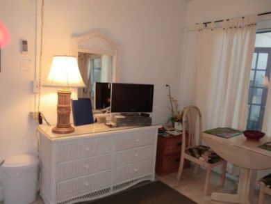 Studio with Flat Screen TV Studio with Flat Screen TV