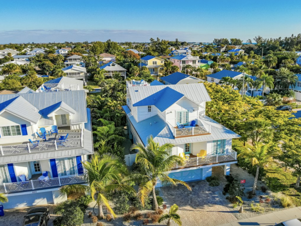 Anna Maria North end Rental 2 min walk to the Beach.