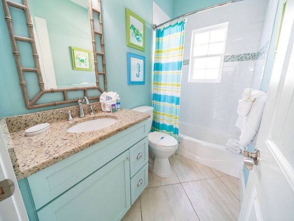 Anna Maria North end Rental 2 min walk to the Beach.