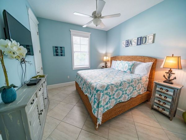 Anna Maria North end Rental 2 min walk to the Beach.