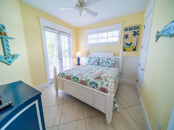 Anna Maria North end Rental 2 min walk to the Beach.
