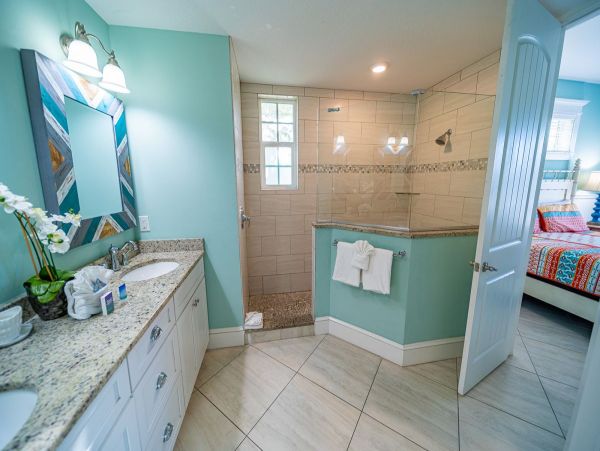 Anna Maria North end Rental 2 min walk to the Beach.