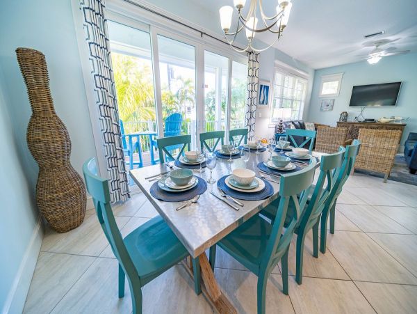 Anna Maria North end Rental 2 min walk to the Beach.