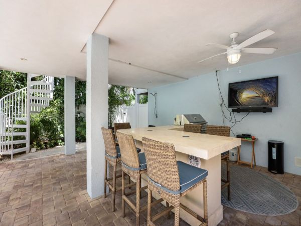 Stunning Anna Maria Vacation Home with Large Pool Sleeps 8