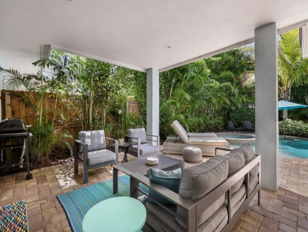 Stunning Anna Maria Vacation Home with Large Pool Sleeps 8