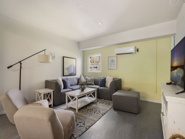 Stunning Anna Maria Vacation Home with Large Pool Sleeps 8