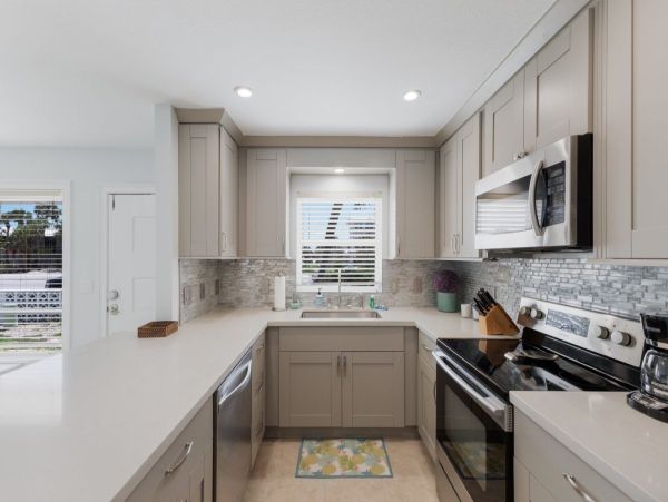 Beachfront Condo Getaway in Boca Grande - Unwind in Paradise
