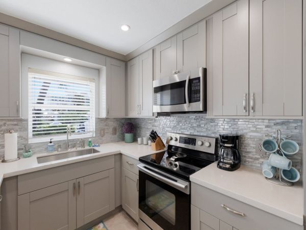 Beachfront Condo Getaway in Boca Grande - Unwind in Paradise