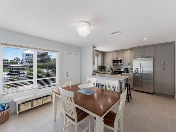 Beachfront Condo Getaway in Boca Grande - Unwind in Paradise