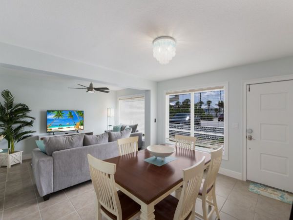 Beachfront Condo Getaway in Boca Grande - Unwind in Paradise