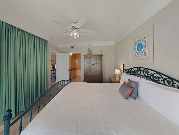 Luxury Destin Beachfront Condo Rental Gulf-View Vacation Home for Families & Groups