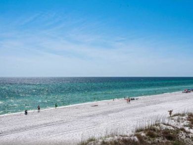Charming Vacation townhome on Miramar Beach. Call Today.
