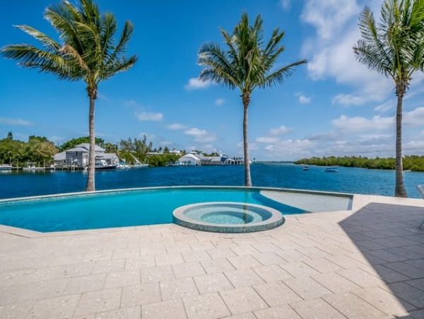 Luxury Four Bedroom Beach Vacation Home with Private Pool
