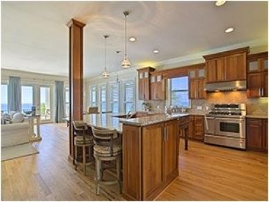 Spacious Kitchen with Breakfast Bar